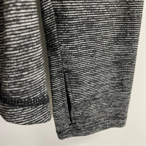 Old Navy Active Shirt Womens Size Large Black Gray Striped Pullover Long Sleeve - Picture 3 of 8